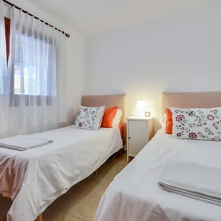 Daniela Вилла *