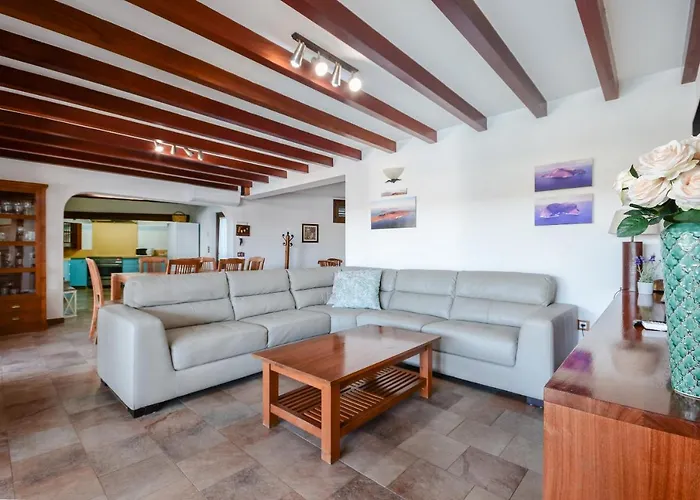 Willa Daniela Famara