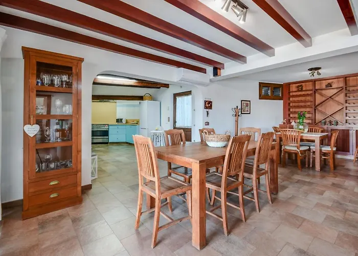 Willa Daniela Famara