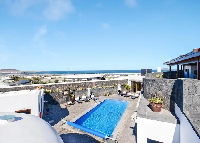 Daniela Villa Famara